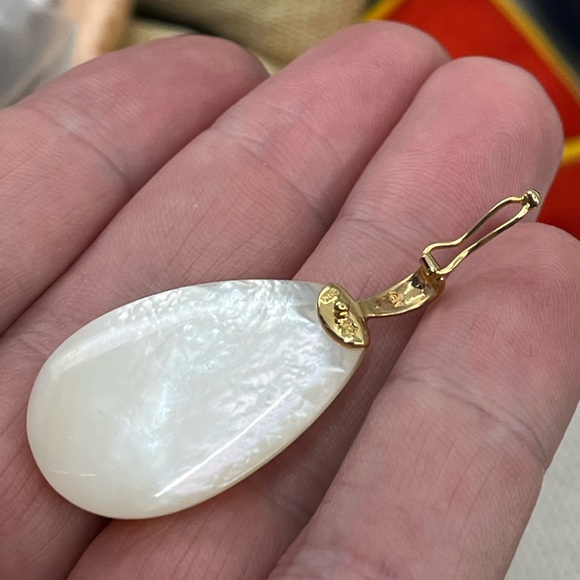 Genuine Vintage 14k Gold Mother-of-Pearl Teardrop Pendant, 7.1g, Stamped 14K - Picture 7 of 17
